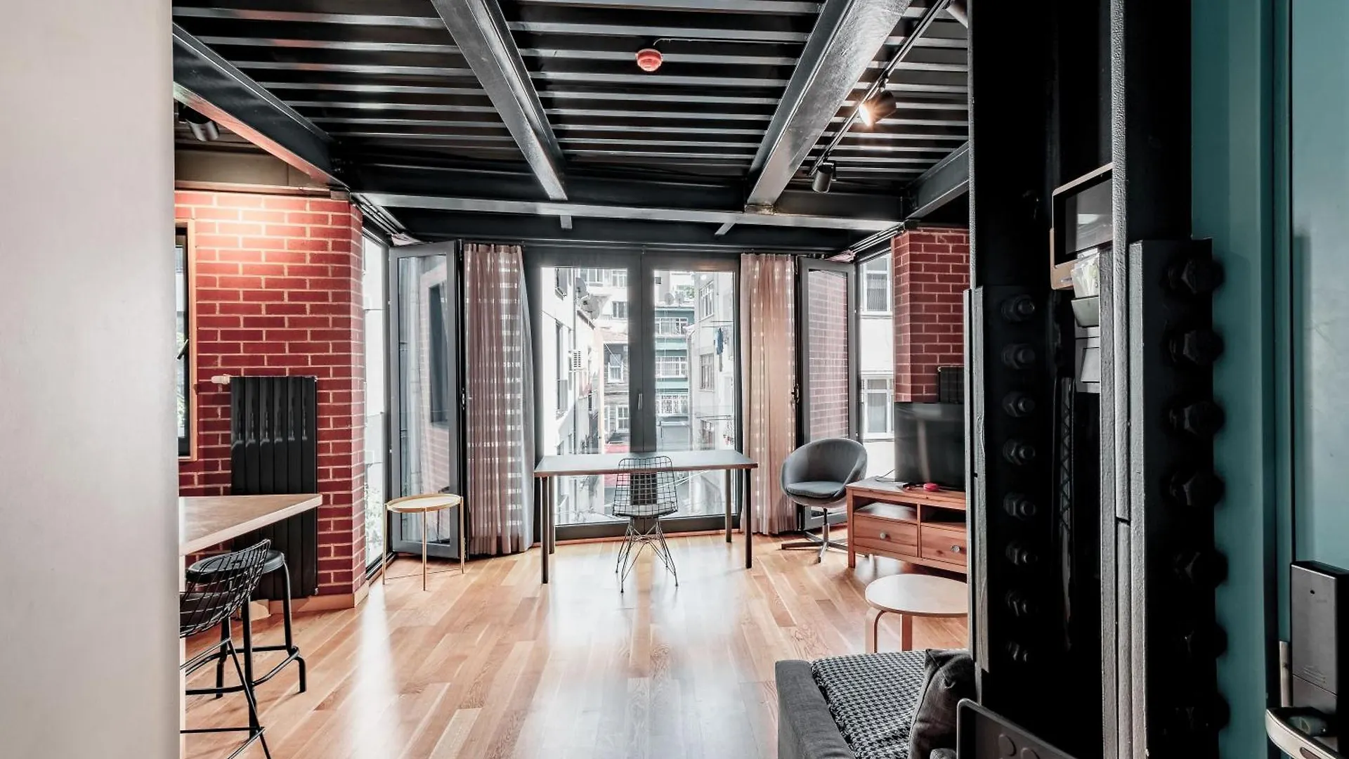 Homie Suites - 
